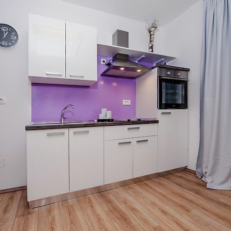 Apartment Api โรวีน ภายนอก รูปภาพ